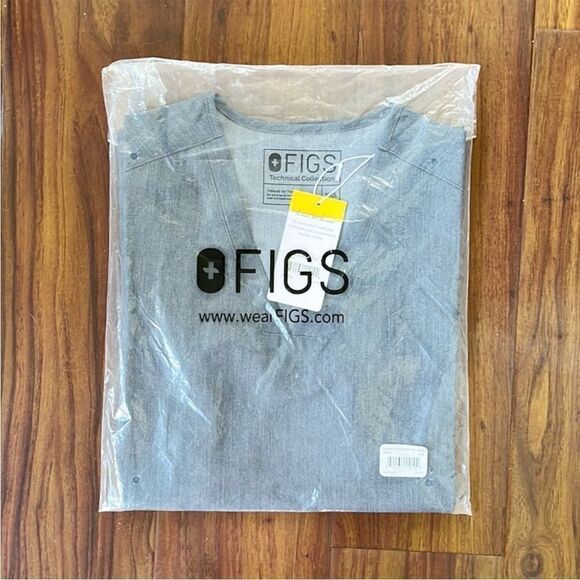 FIGS Casma Three Pocket V Neck Scrub Top - Picture 3 of 6